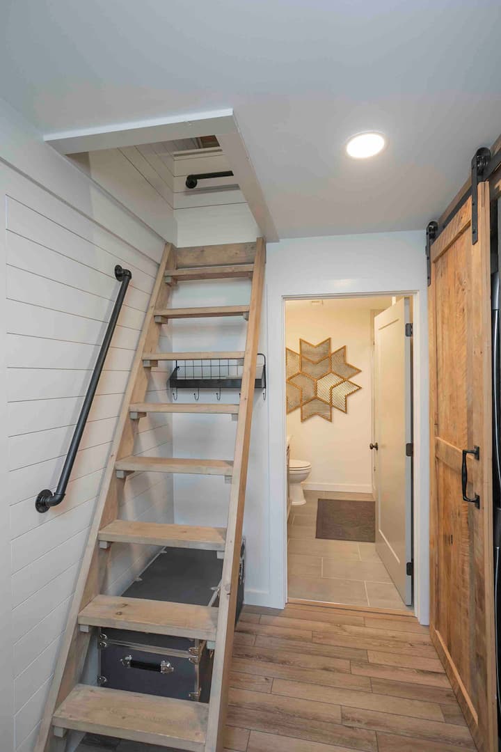 Loft with low ceilings - ideal for kids 