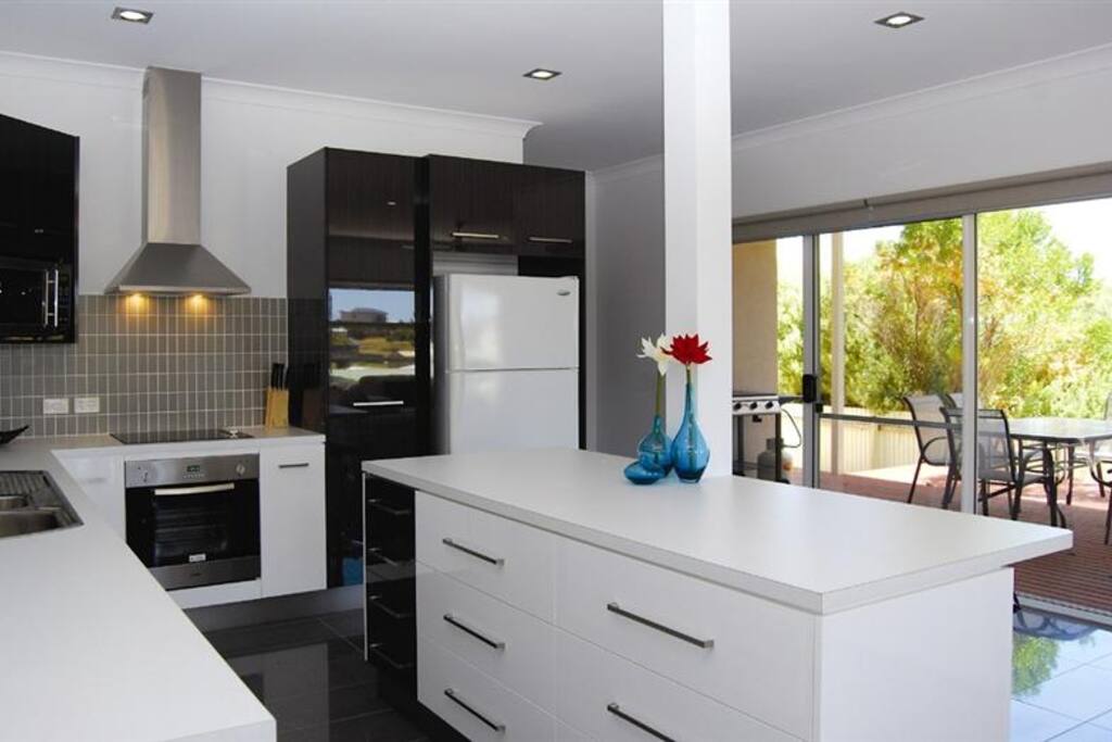 Fully equipped kitchen with dishwasher
