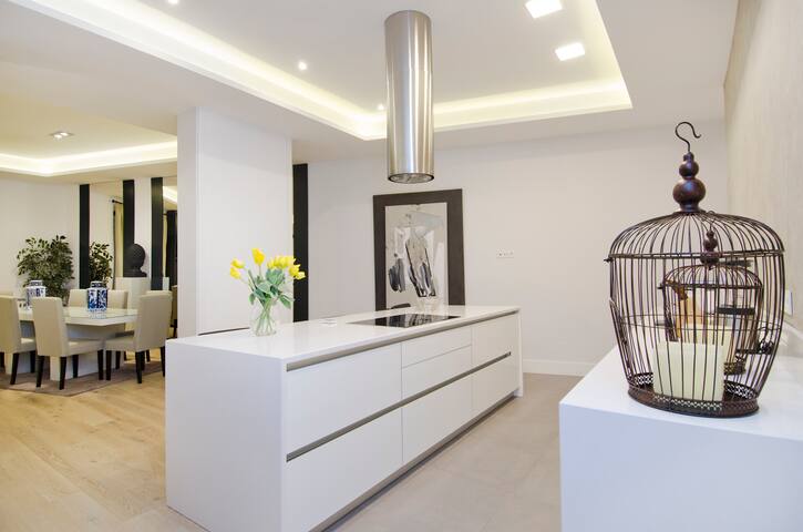 Luxury Apartment in the Golden Mile gallery image 5