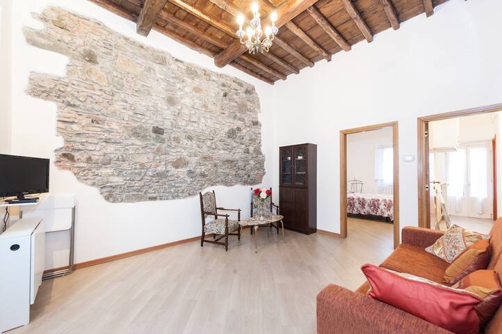 Lovely central newly renovated