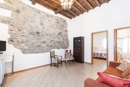 Lovely central newly renovated