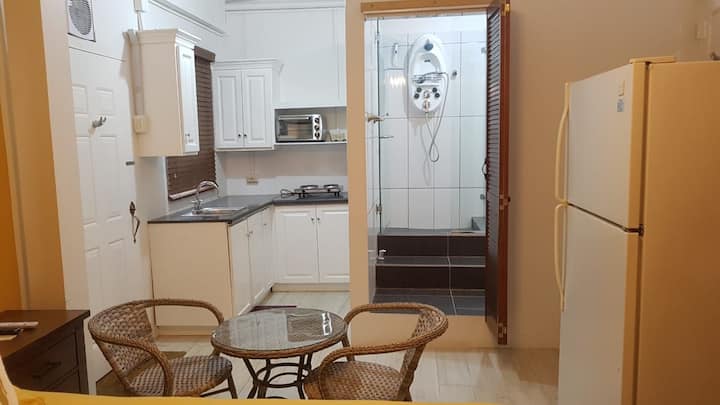 Prime Location Cozy Studio @ Beautiful La Reine - 포트오브스페인
