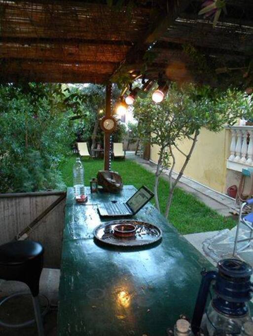 Playing music at the bar ..