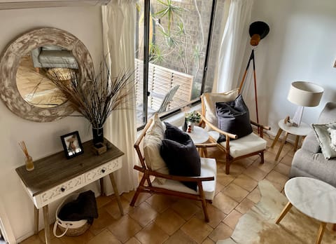 Stylish 3 bedroom townhouse 400 mtrs to the beach