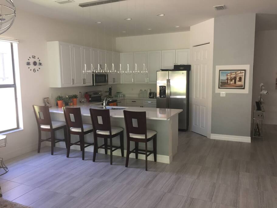 KITCHEN AND BREAKFAST AREA