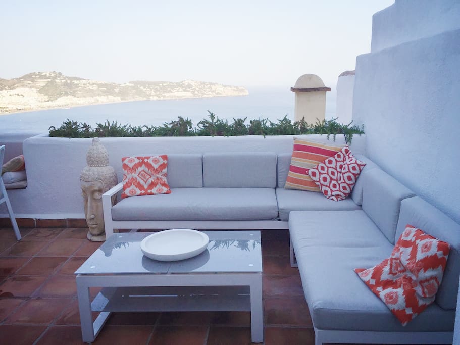 Seaside lounge looking over the bay