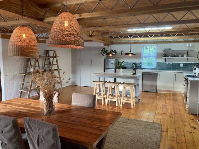 Stone Pine Studio Apartment gallery image 2