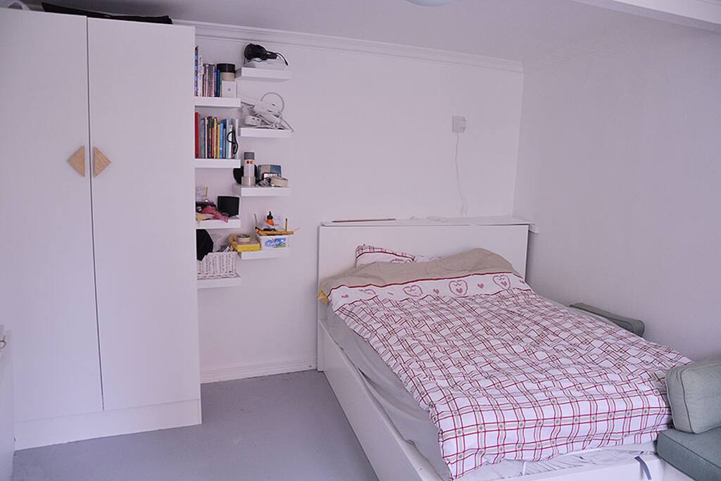 Storagespace in large closet