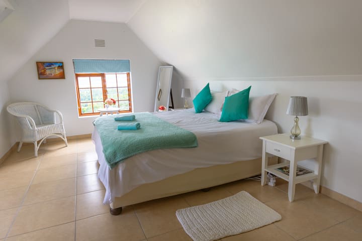 Chambre à l'étage surplombant le lagon de Knysna