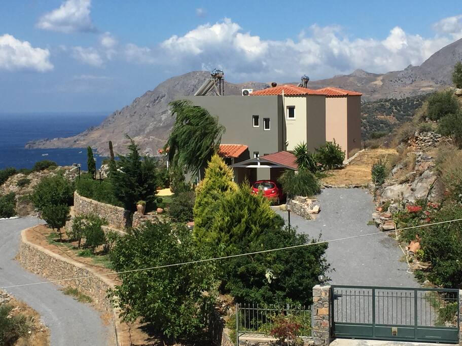 Η βιλλα από μακριά