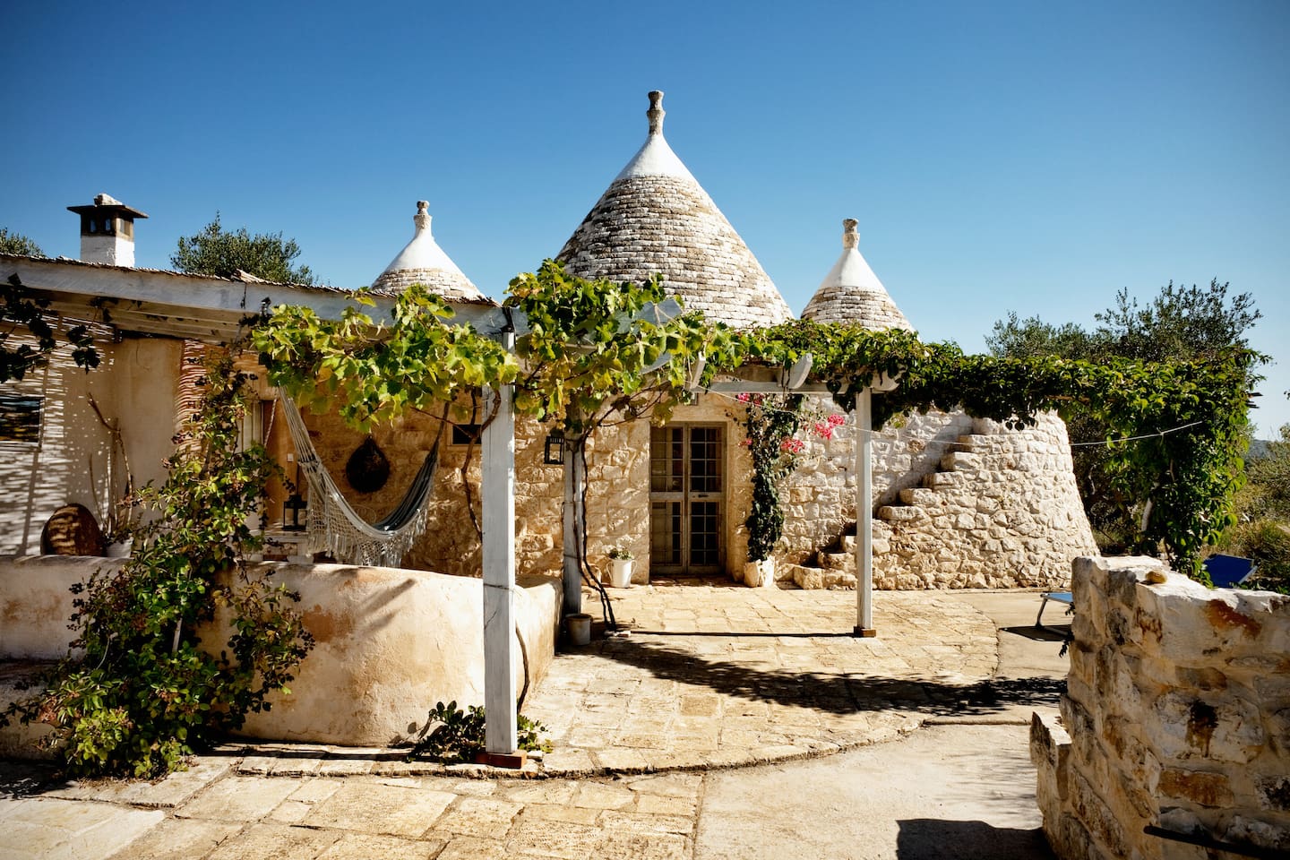 Trullo-style home for ancestry travel