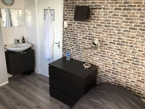 NICE PRIVATE ROOM FOR 1 PERSON IN CENTRE/WEST