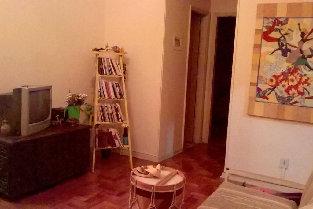No canto, o sofá que se transforma em cama