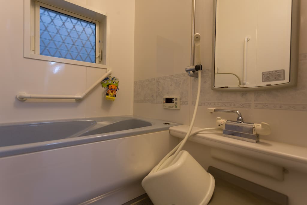 Hot bath, Very beautiful shower room.