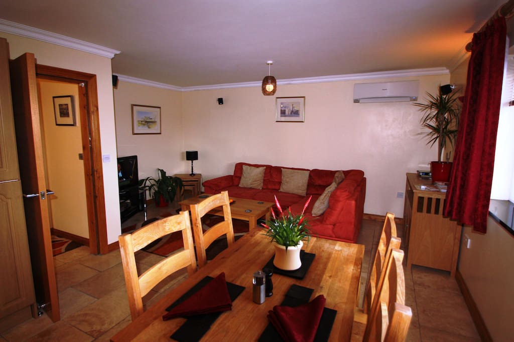 Open plan living
wi fi
sky
25ft wide space