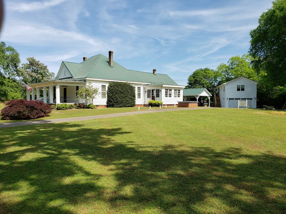 Calhoun Carriage House Apartments for Rent in Forsyth,
