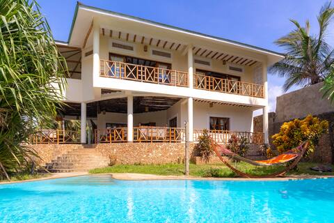 Luxury Villa with Private Pool, Chef & AC (partly)