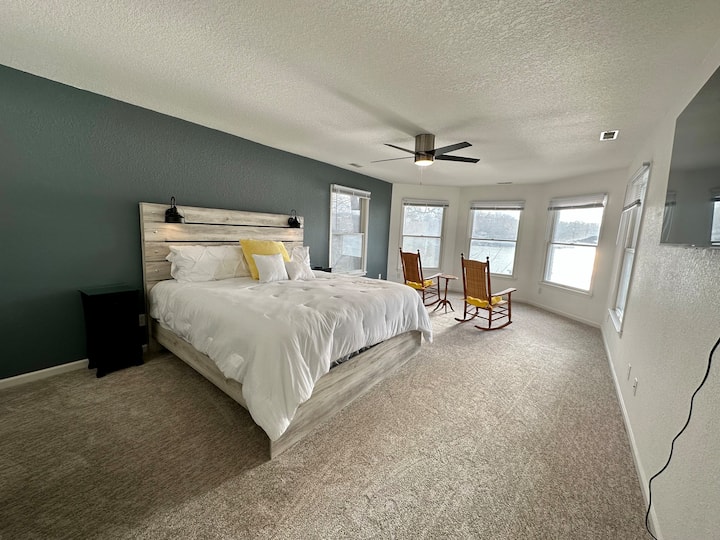 Glavna spavaća soba, bračni krevet (2. kat)