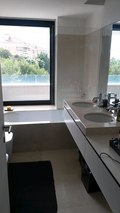 Main Bathroom.