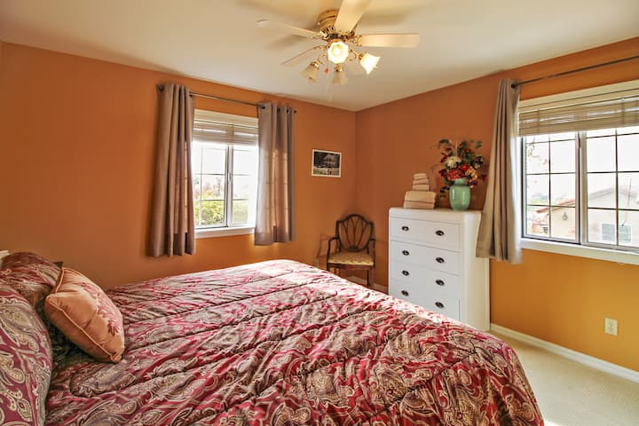 Втората спална соба има брачен кревет