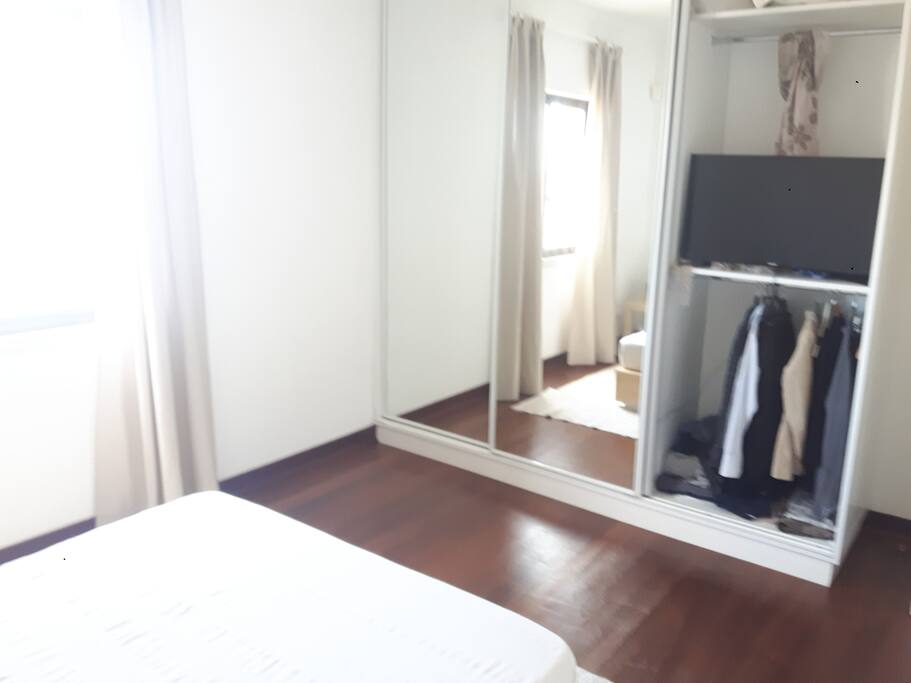 Room 1 (suite)