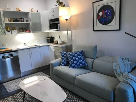 Popular Airbnb listing: Edge of the Bay- Modern Cosy Apartment in Nelson Bay