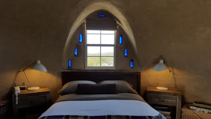 https://www.airbnb.gr/rooms/457547/photos/249373624?_set_bev_on_new_domain=1592576200_8WWjivI6S%2BVSQNyc&source_impression_id=p3_1594814802_ju0tcaqY1dSiAB81&guests=1&adults=1