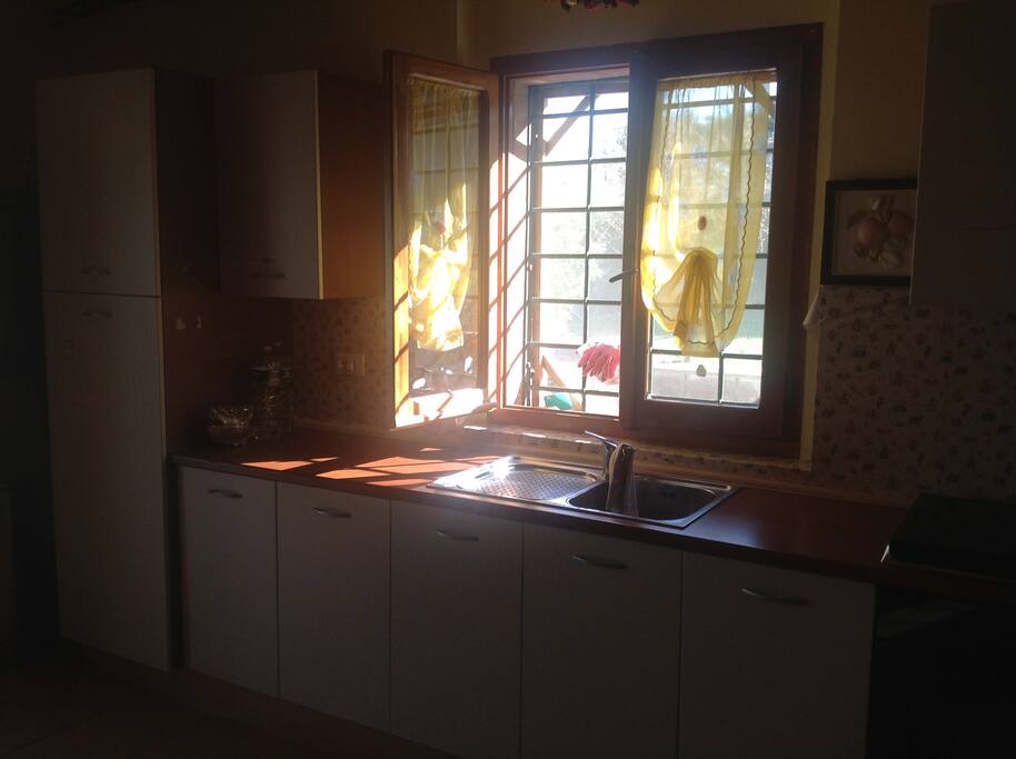 Uno scorcio della finestra in cucina