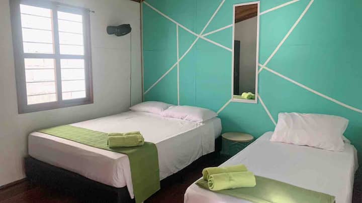 双人床房（ 1.40 ）和单人床（ 1.00 ）