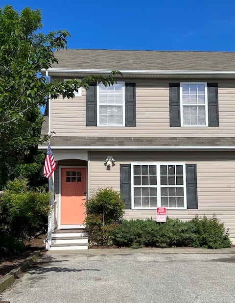 Charming Duplex in the heart of Leonardtown
