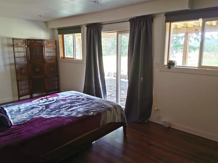 Queen bed, firm, memory foam mattress