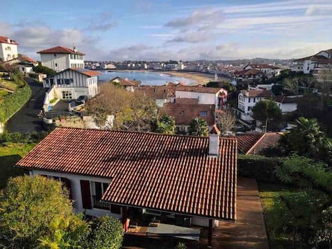 Top Airbnb: QUIET VILLA NEAR BEACH CENTRE à Ciboure