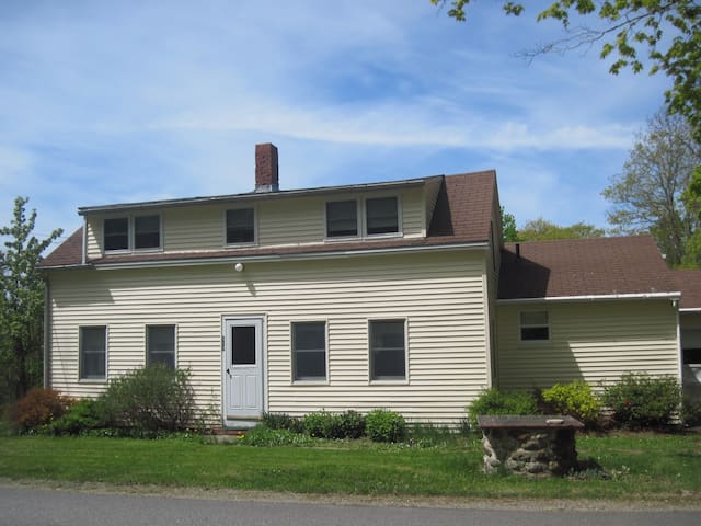 House/Cottage Pets famliy~old Farmhouse