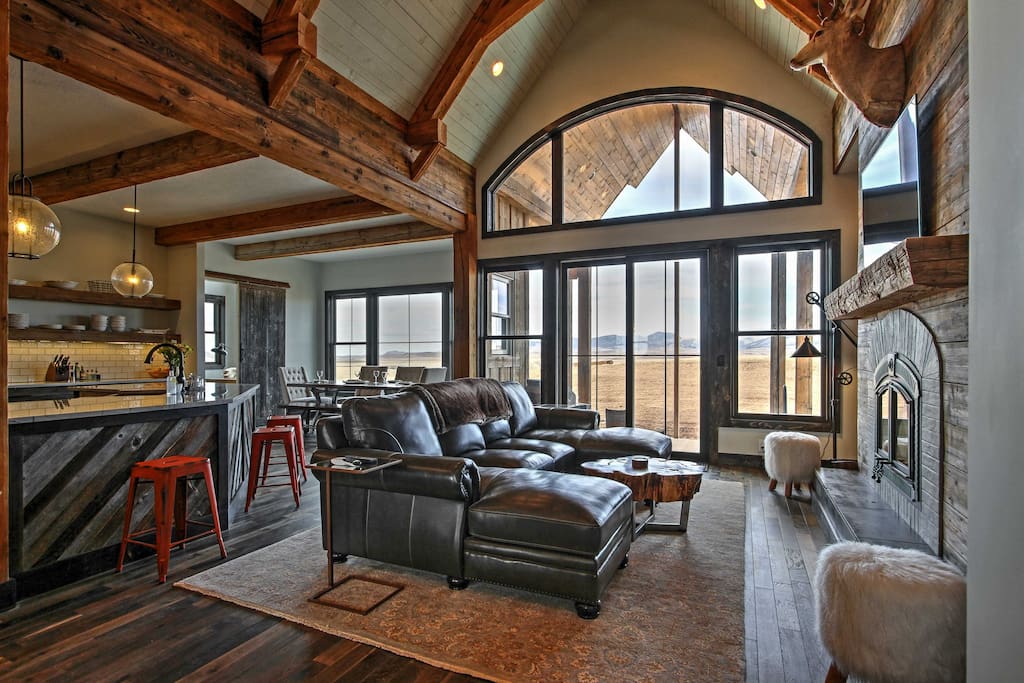 This home features vaulted ceilings and floor to ceiling windows that allow you to gaze out onto Belt Butte from the comfort of your home.