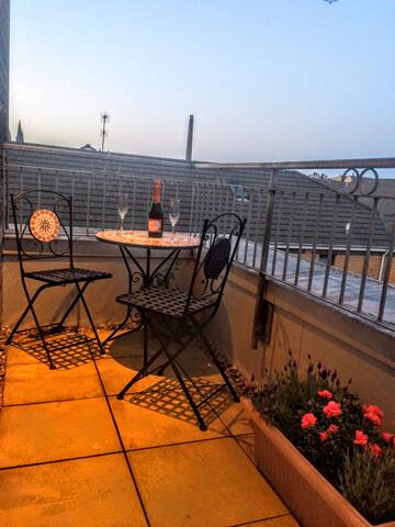 5 bedroom 3 bathroom, Central Penthouse, Parking gallery image 3