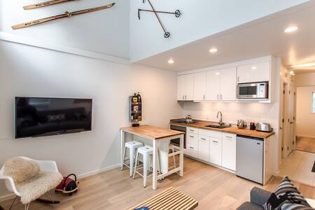 The Mini Chalet - Steps to Gondola, Lakes & Trails