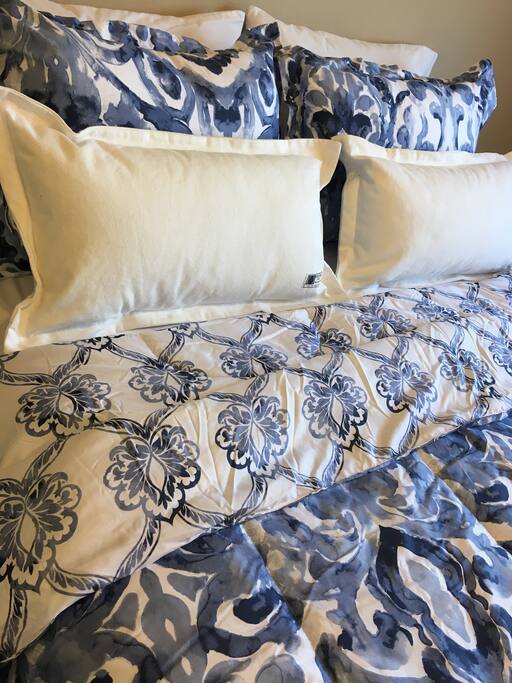 bedroom 2 queen bed