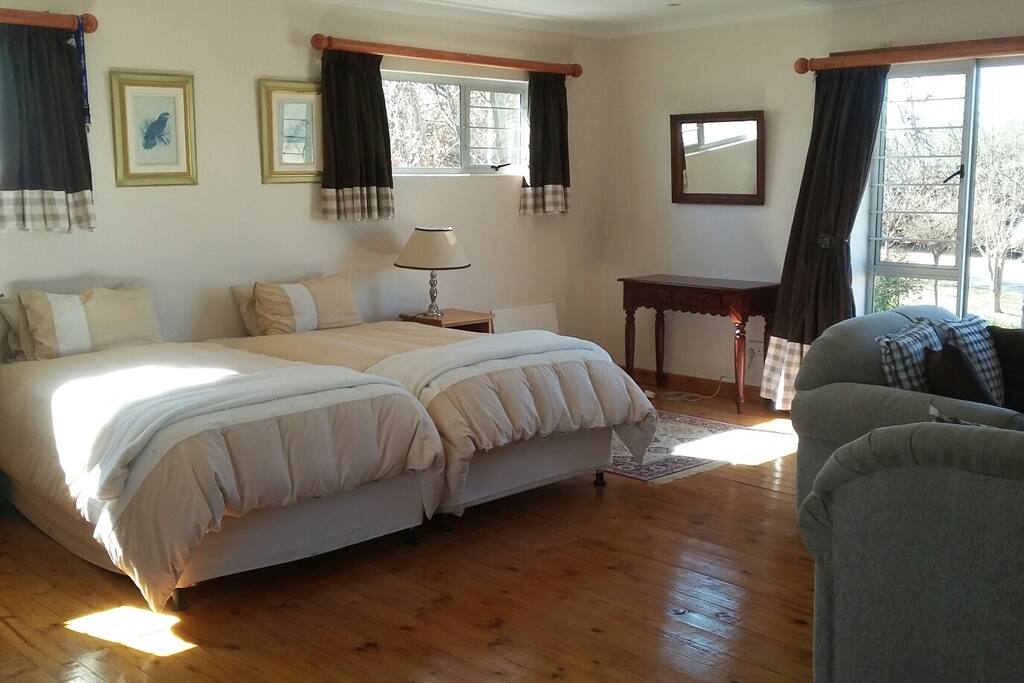 5 sleeper cottage 6kms outside Winterton