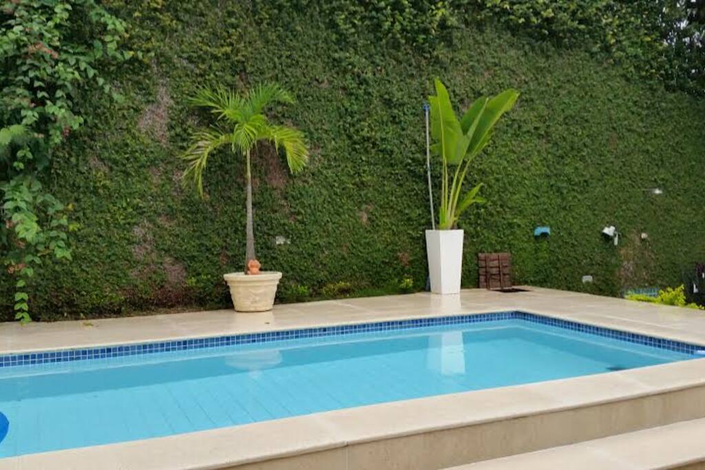 Piscina em dia de chuva