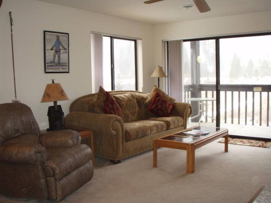 Great views of the mountain range from living area.