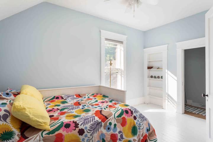 Chambre à l'étage avec salle de bain attenante