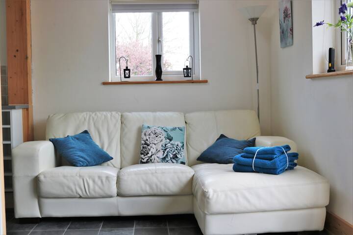 Cosy Chalet Bungalow & Garden Near Sherborne - Sherborne
