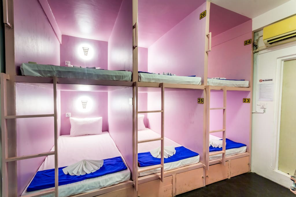 6 beds dormitory in capsules style