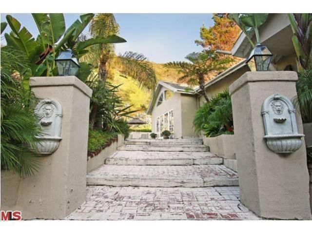 Entire home in Beverly Hills with pool gallery image 5