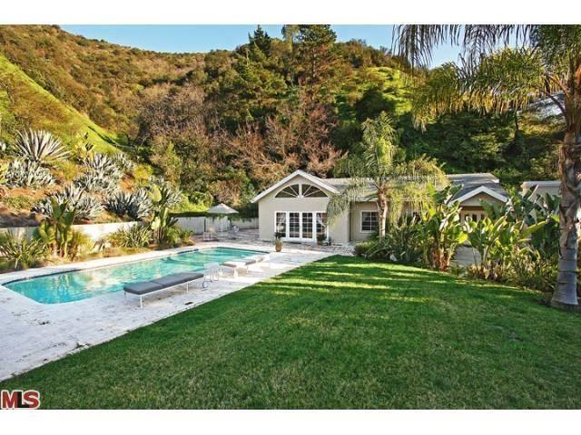 Entire home in Beverly Hills with pool