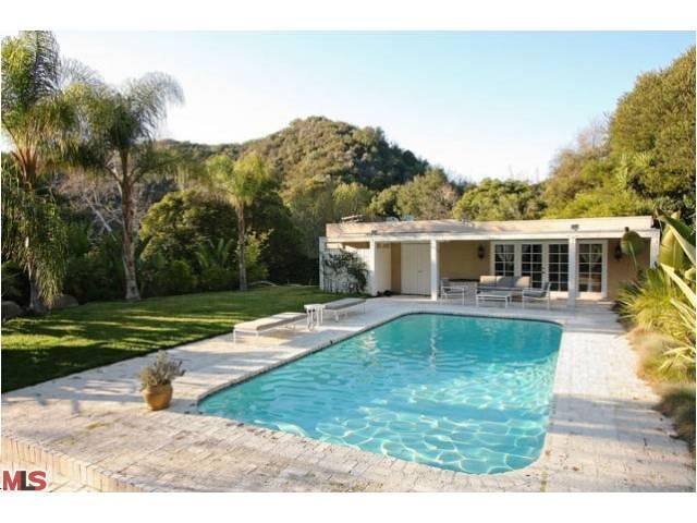 Entire home in Beverly Hills with pool gallery image 2
