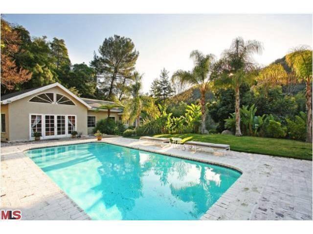 Entire home in Beverly Hills with pool gallery image 3