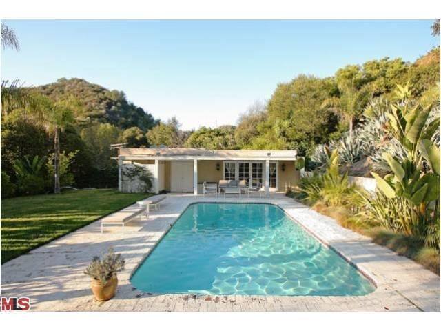 Entire home in Beverly Hills with pool gallery image 4