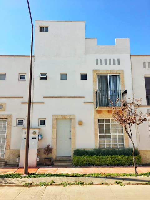 Confortable room with WIFI and shared areas!!