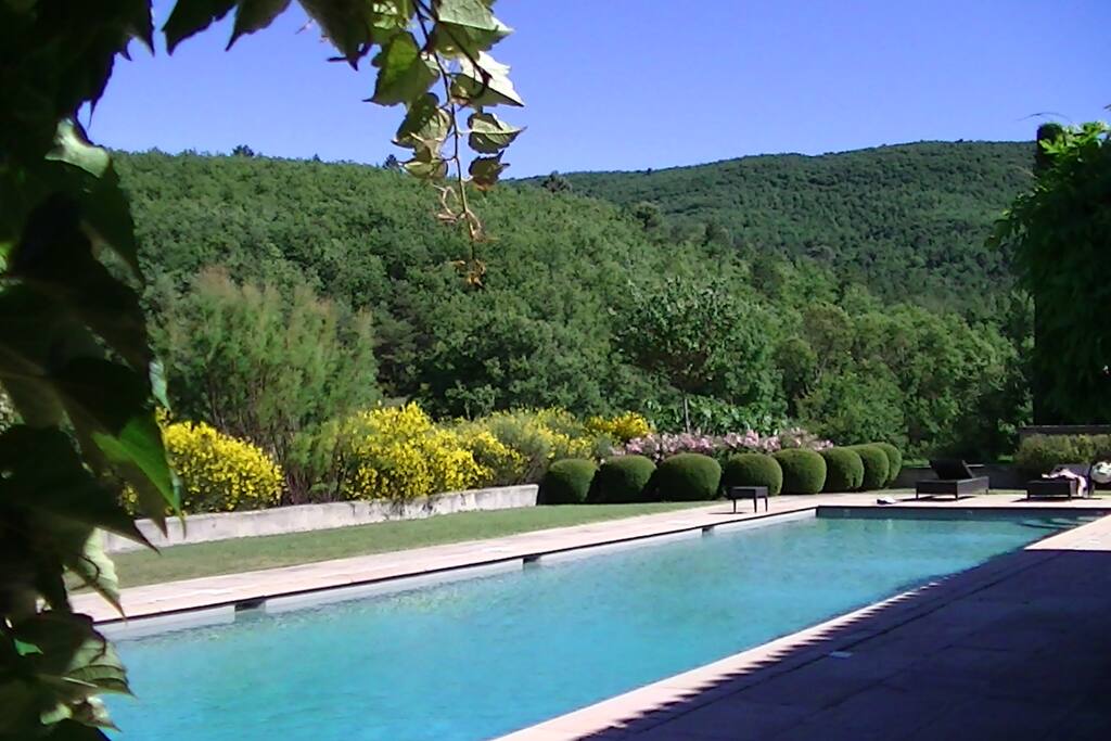 Le bassin de nage chauffé de mai à Septembre